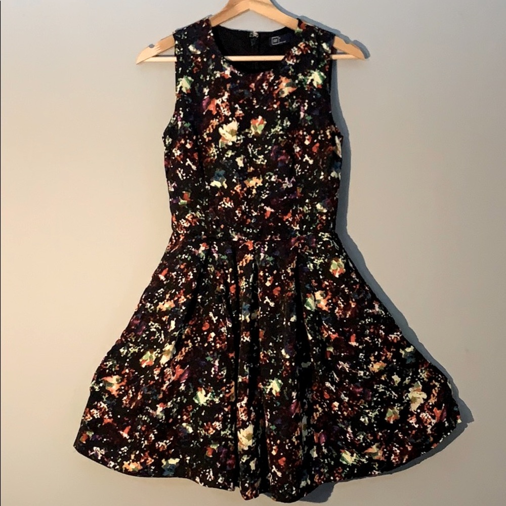 Like new! Gap black & multicolor flawy dress
